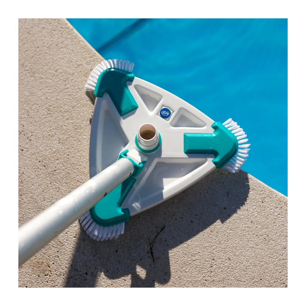 Gre 40016N - Nettoyeur de Piscine Triangulaire avec brosses. Efficacité et durabilité